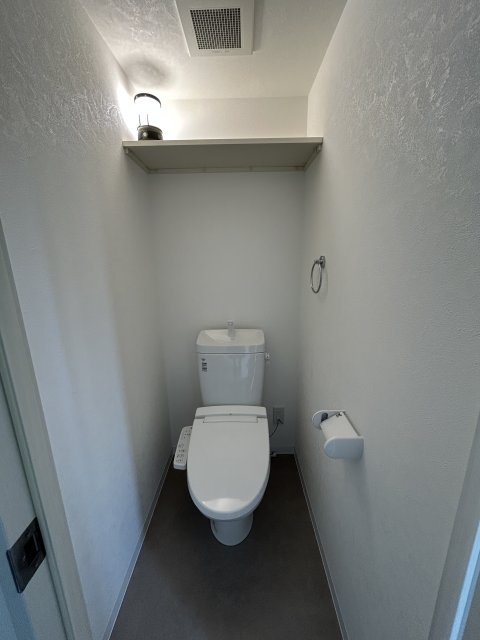 トイレ　※写真は建築中の他号室です