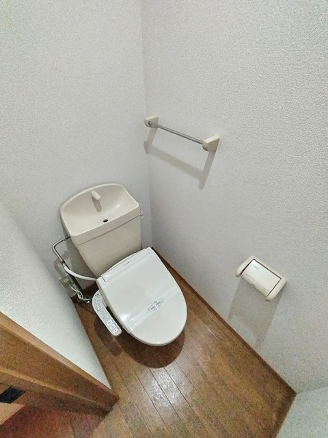 トイレ　★★トイレは嬉しい洗浄機能付き便座です♪★★