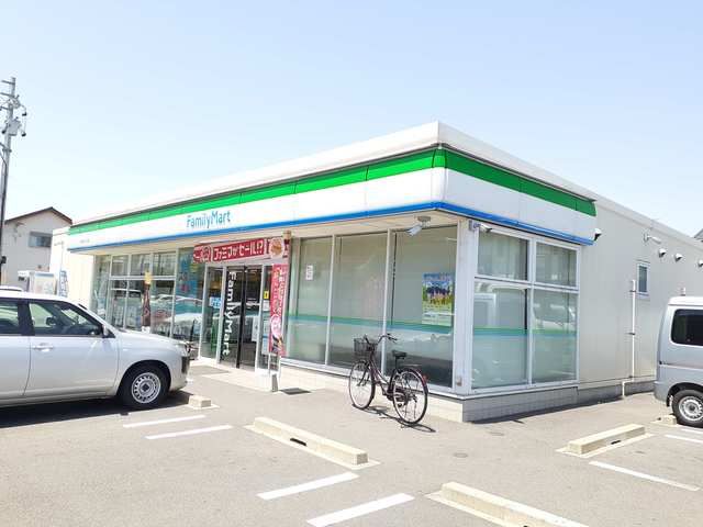コンビニ　ファミリーマート  中央４丁目（コンビニ）まで90m
