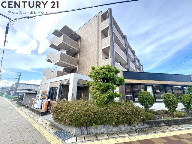 建物外観　オートロックで外部の人間が簡単に出入りできないため安心です。