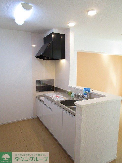 ＪＲ東海道本線 茅ケ崎駅 バス乗車時間：16分 最寄りバス停で下車 徒歩7分 2階建 築12年のキッチン写真