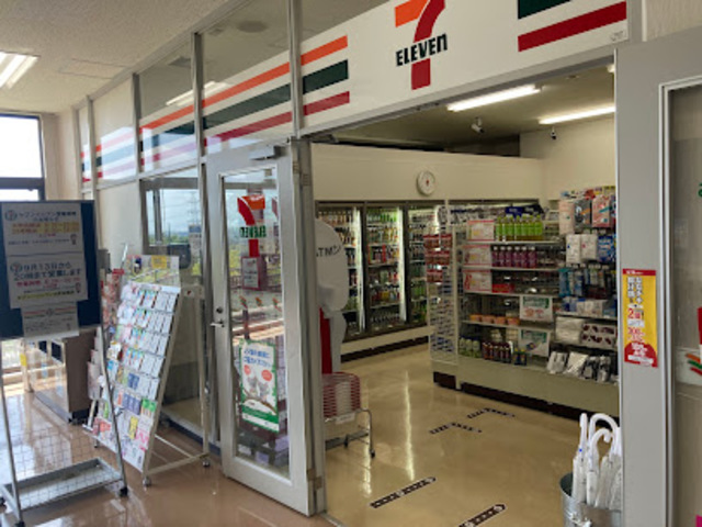 コンビニ　セブンイレブンAIM明星大学大学会館店（コンビニ）まで486m