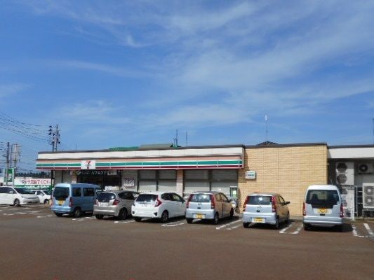 コンビニ　セブンイレブン（コンビニ）まで970m