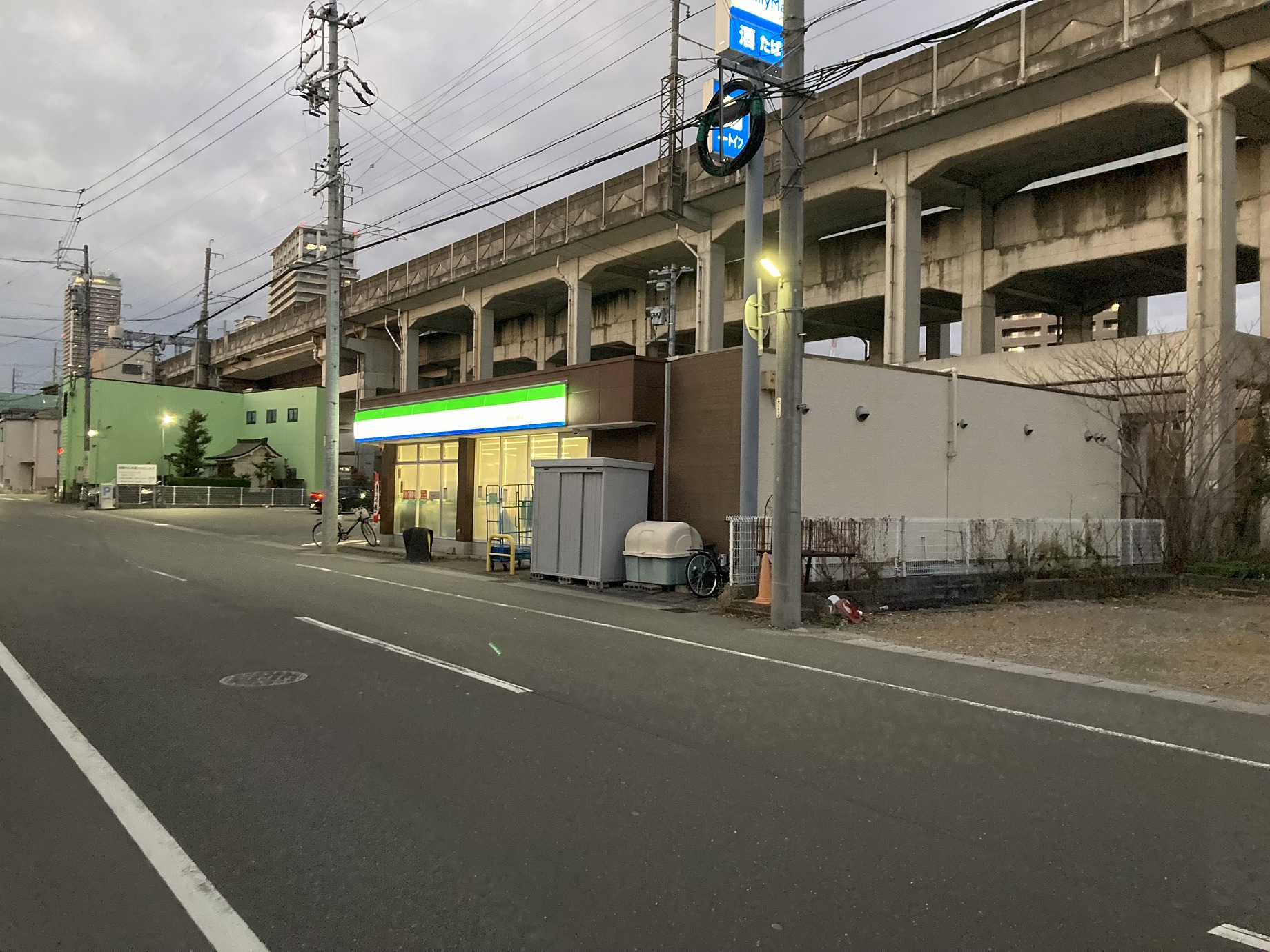 コンビニ　ファミリーマート岐阜松鴻町店（コンビニ）まで219m