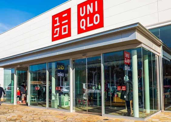 ショッピングセンター　ユニクロ札幌清田店（ショッピングセンター）まで332m