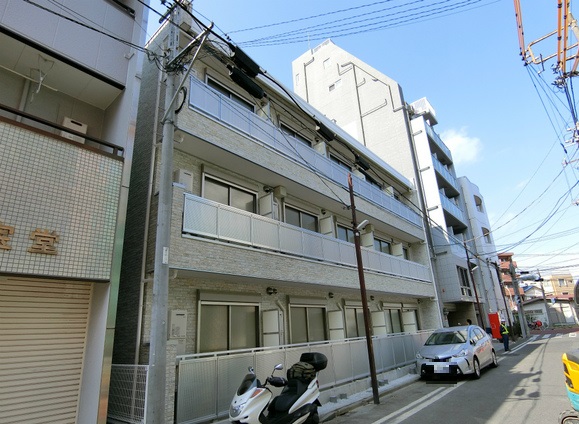 建物外観　セキュリティ標準装備のマンションです