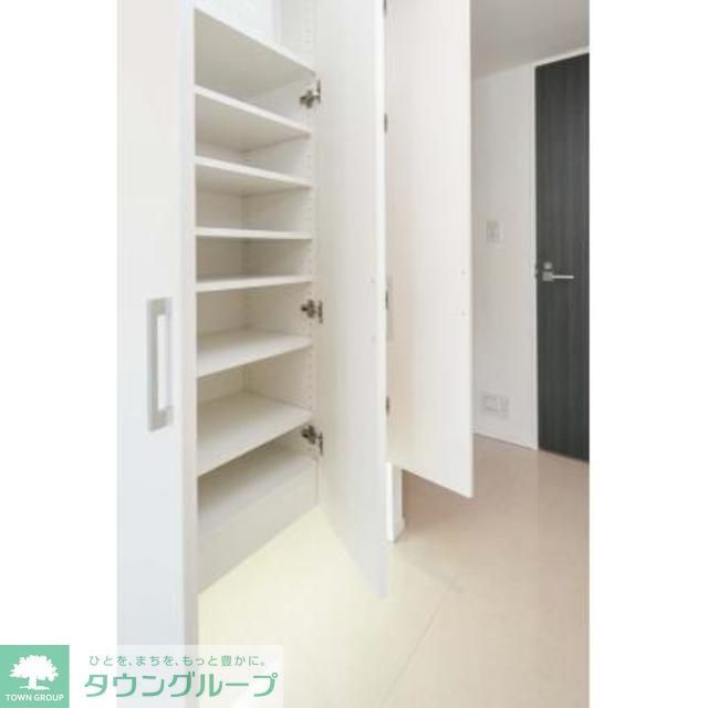 玄関　※写真は同タイプ住戸です。