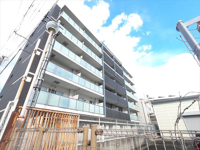建物外観　RC製の立派な建物