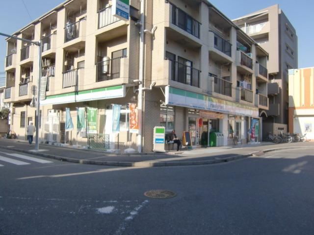 コンビニ　ファミリーマート（コンビニ）まで650m