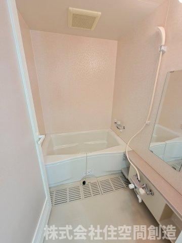 バス・シャワールーム　※同タイプの写真となり、実際のお部屋とは異なる場合があります