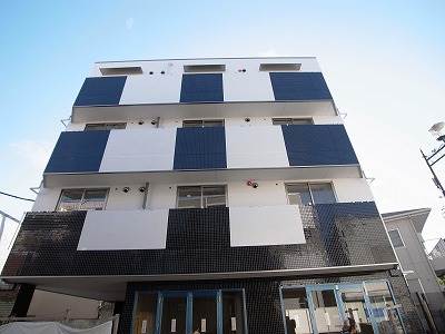 建物外観　総タイル張り