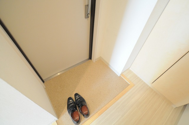 玄関　※別部屋参考写真