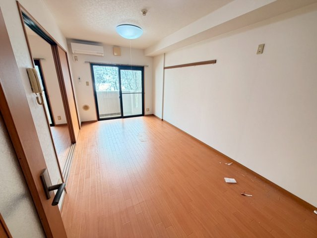 居室・リビング　清掃中