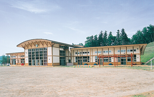 幼稚園・保育園　にしやま保育園（幼稚園・保育園）まで492m