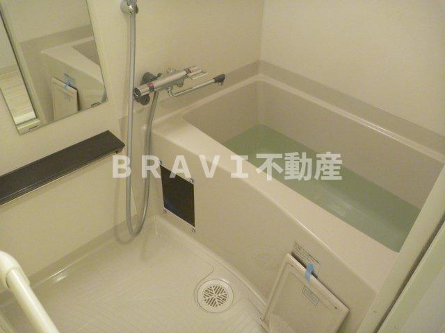 バス・シャワールーム　【プレサンス心斎橋レヨン】落ち着いた空間のお風呂です