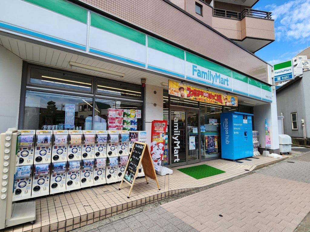コンビニ　ファミリーマート（コンビニ）まで70m