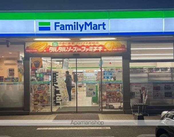 コンビニ　ファミリーマート六坊北町店（コンビニ）まで425m