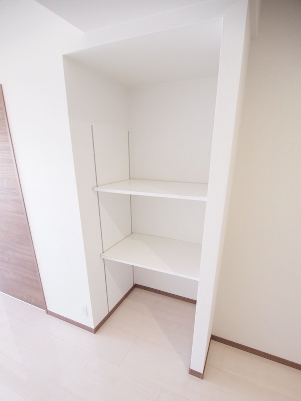 その他設備　コンセントあり、キッチン用品でもなんでも収納可能。