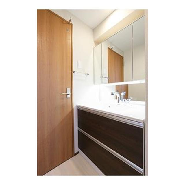 洗面設備　※写真は同タイプ住戸です。