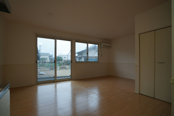 居室・リビング　同じ建物の別の部屋