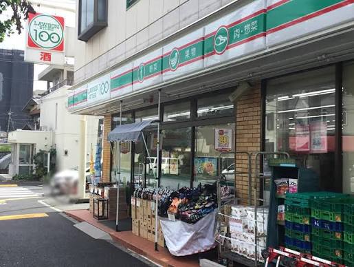 コンビニ　ローソンストア100足立栗原店（コンビニ）まで823m
