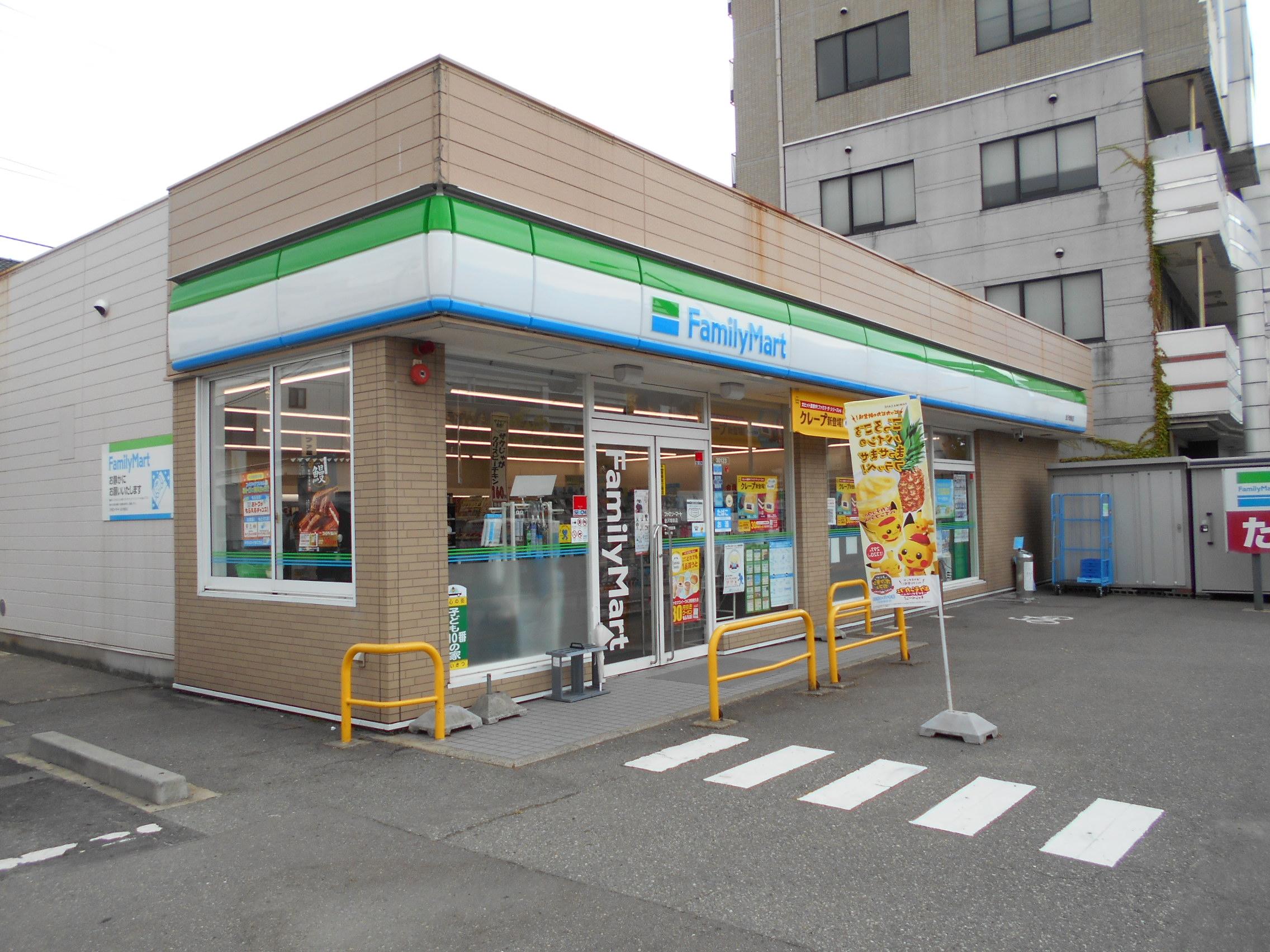 コンビニ　ファミリーマート金沢増泉店（コンビニ）まで327m