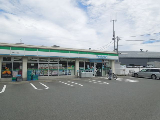 コンビニ　ファミリーマート（コンビニ）まで730m