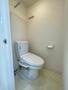 トイレ　落ち着いた色調のトイレです