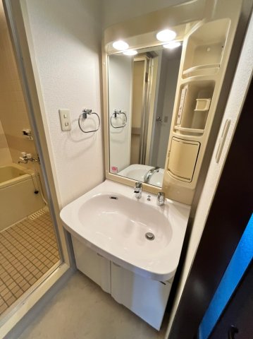 洗面設備　同物件、別号室の写真です。