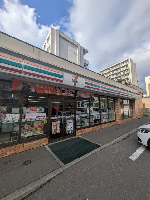 コンビニ　セブンイレブン　札幌北１７条店（コンビニ）まで50m