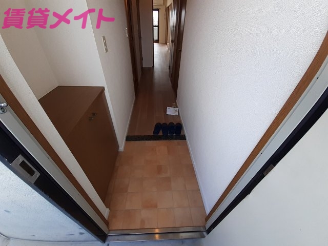 玄関　同物件別室です。