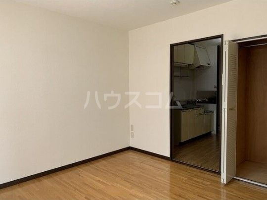 SurplusOneサニービレッジの居間写真