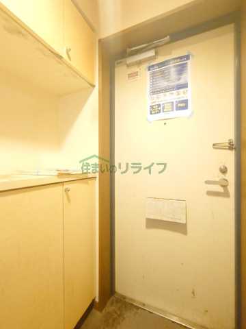 玄関　ラルゴ西早稲田　102号室※クリーニング前の写真です。