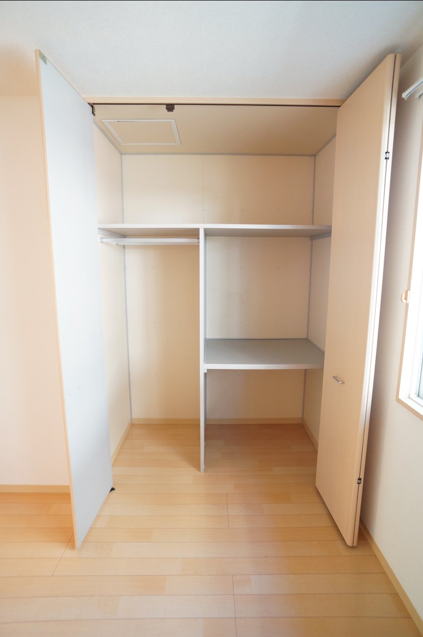収納　北側洋室収納は奥行があり広々としたお部屋です