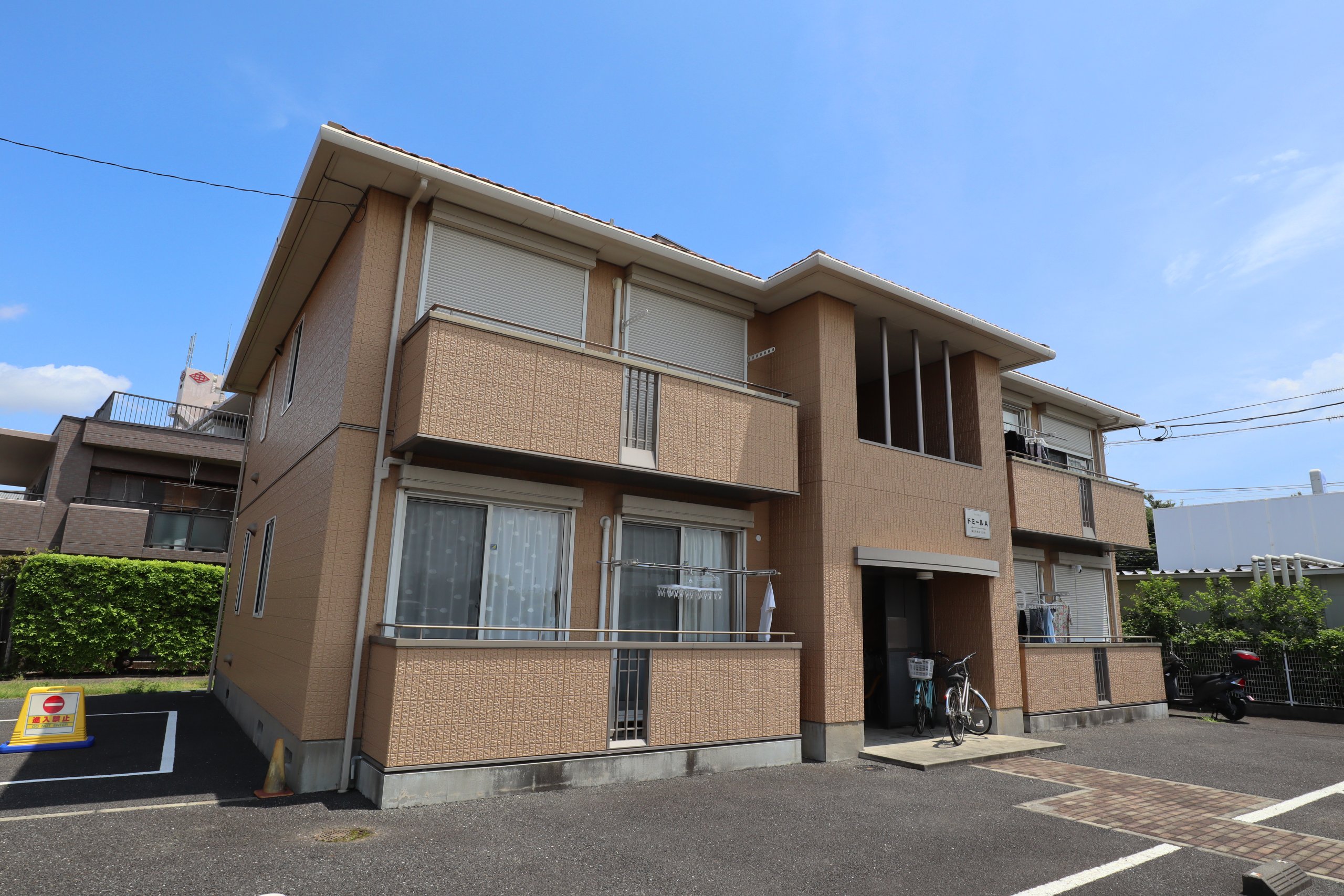 建物外観　積水ハウス施工のアパート。南向きで陽射しの入る建物です。