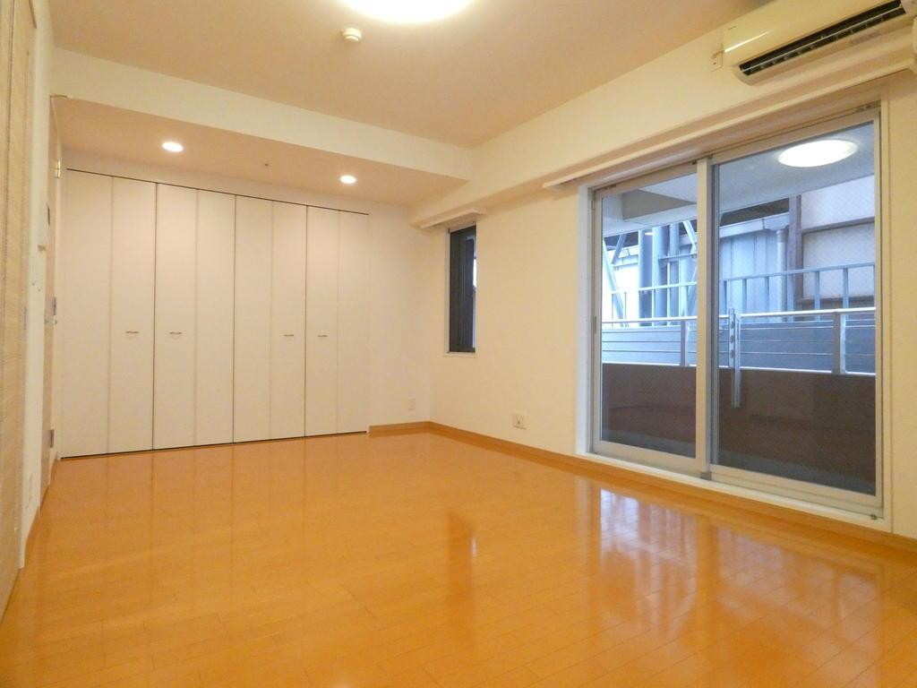 エムジー目黒駅前の居間写真