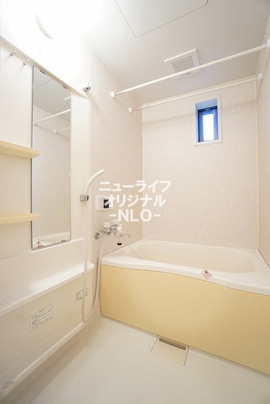 バス・シャワールーム　いつでも温かいバスタイムを楽しめる追い焚き給湯付き☆