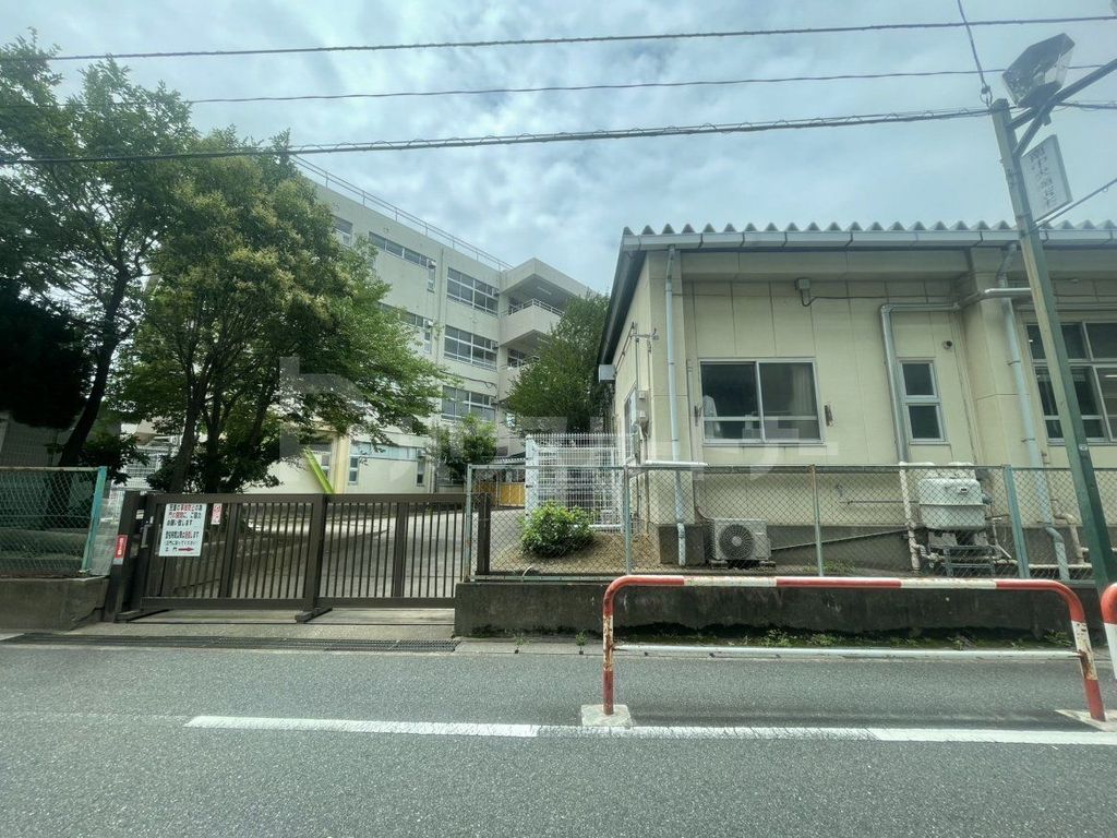 小学校　市川市立新浜小学校（小学校）まで450m
