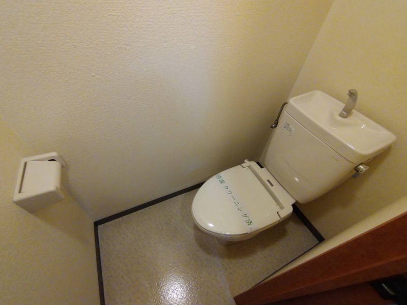 トイレ　こちらはトイレです。清潔感があり、安心して使用できます。