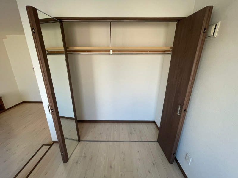 収納　寝室の収納です。部屋がすっきり片付きます。