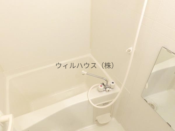 バス・シャワールーム　キレイにリフォームされています！