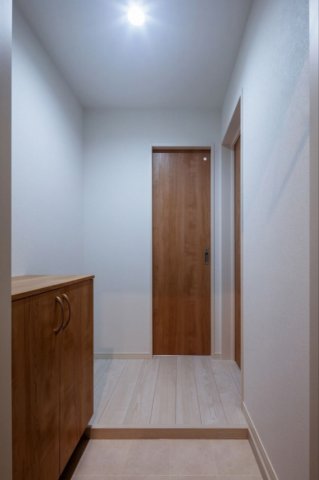 玄関　同シリーズ・参考写真。