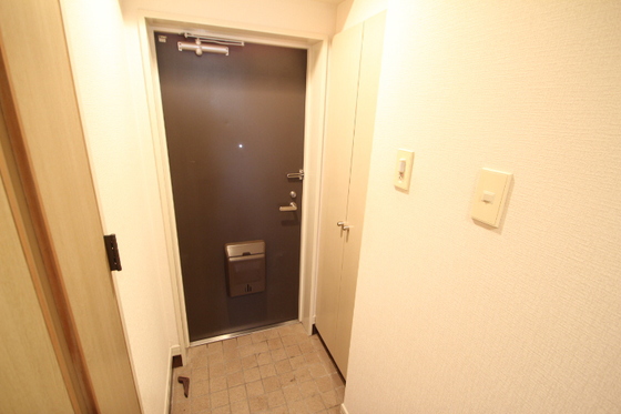 玄関　※写真は同建物別号室タイプです。