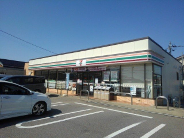 コンビニ　セブンイレブン 高岡内免3丁目店（コンビニ）まで1025m