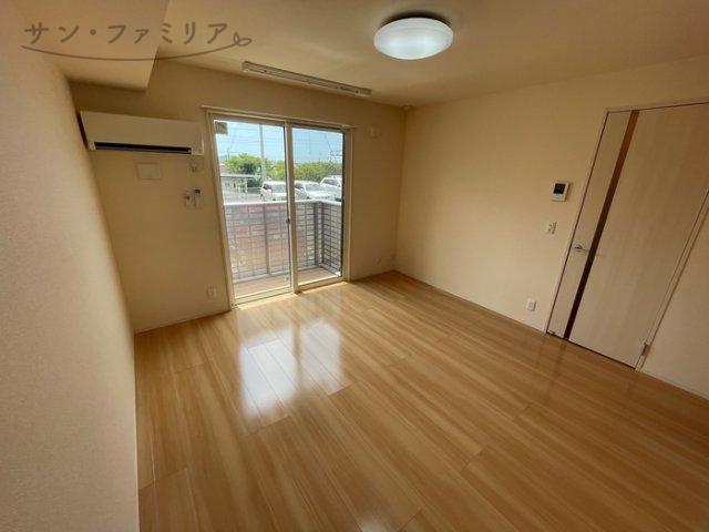 居室・リビング　同一物件別部屋写真