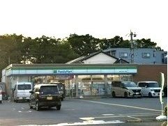 コンビニ　ファミリーマート所沢けやき台一（コンビニ）まで550m
