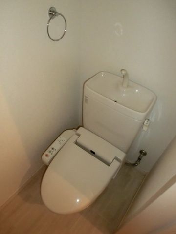 トイレ　ウォシュレット付き