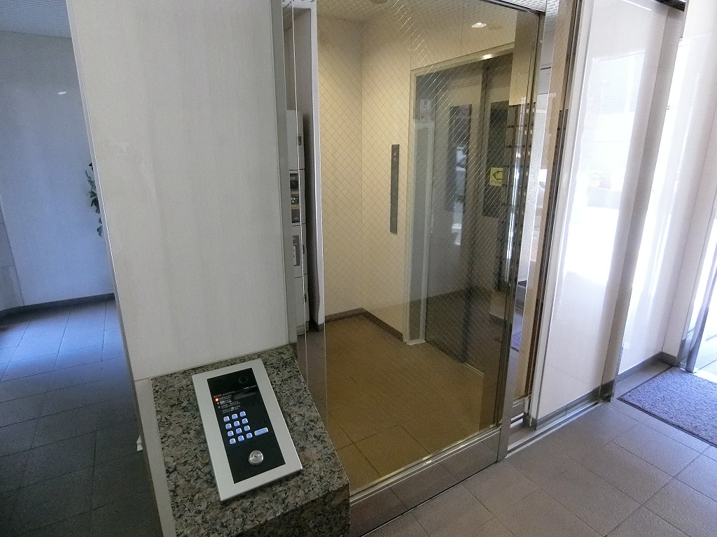 その他共有部分　オートロック・エレベーター・宅配ボックス・防犯カメラ各所