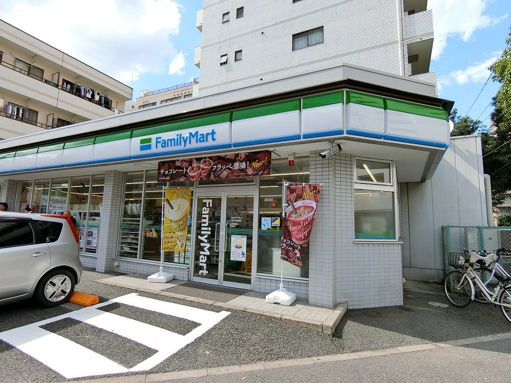 コンビニ　ファミリーマート（コンビニ）まで120m