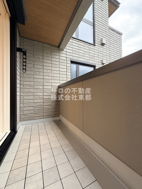 バルコニー　お天気のいい日は洗濯物も気持ちよく干せますね！